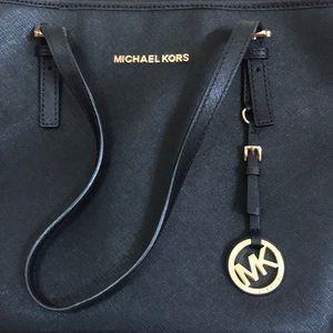 Black Michael kors bag